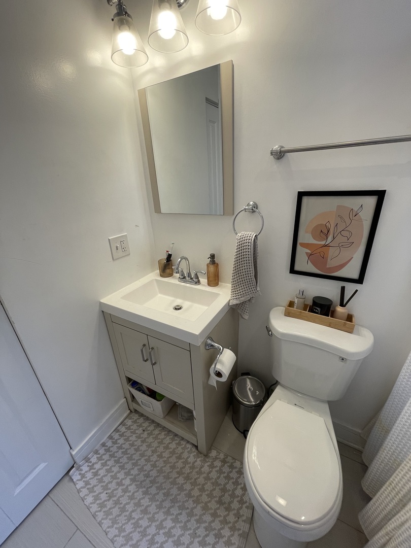 3502 N Sheffield Avenue Unit: 2