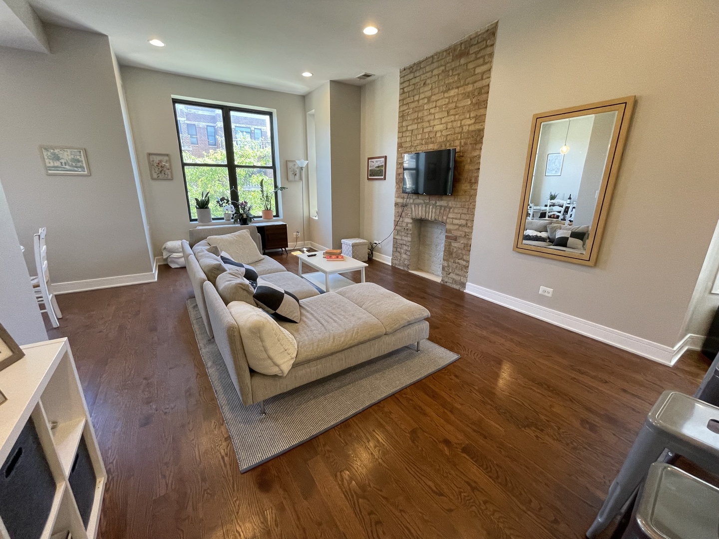3502 N Sheffield Avenue Unit: 2