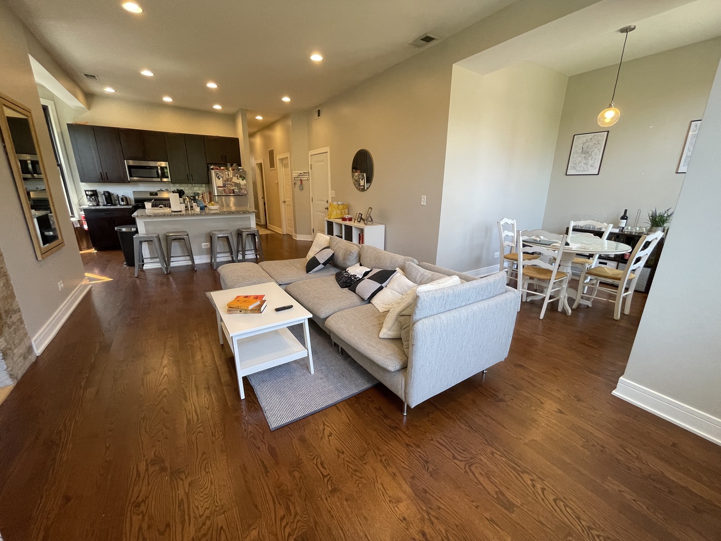 3502 N Sheffield Avenue Unit: 2
