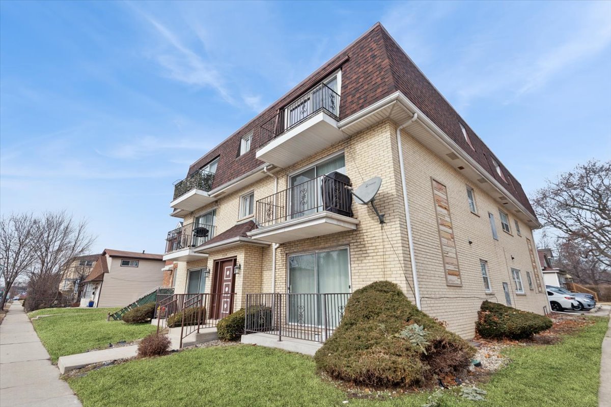 6534 W Montrose Avenue Unit: 3W