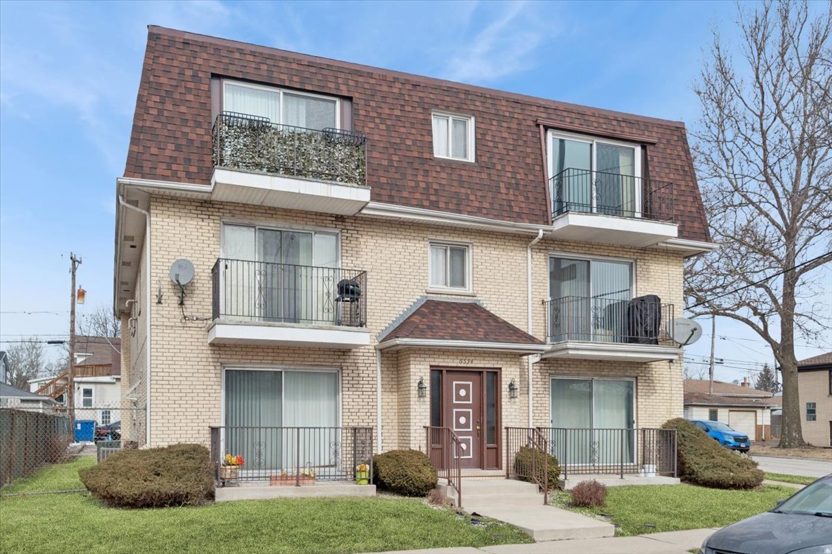 6534 W Montrose Avenue Unit: 3W
