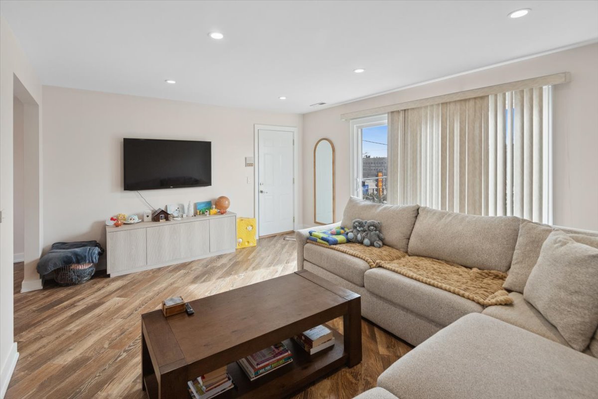 6534 W Montrose Avenue Unit: 3W
