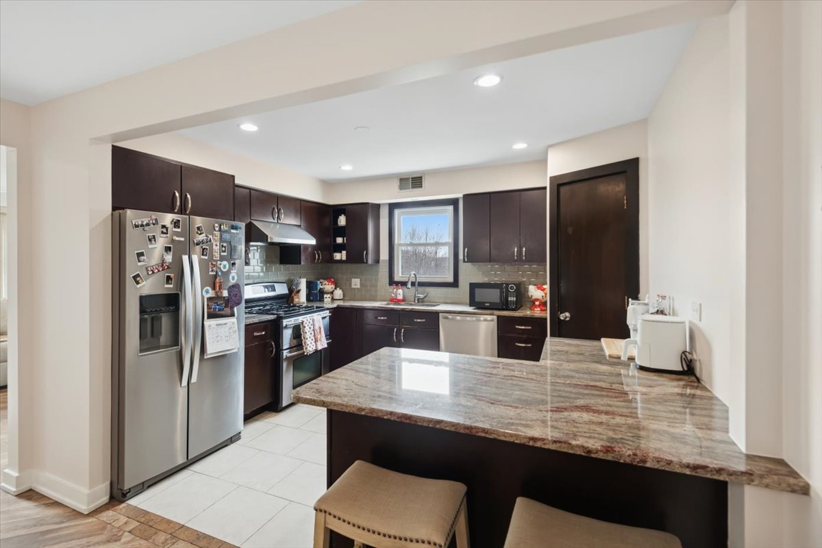 6534 W Montrose Avenue Unit: 3W
