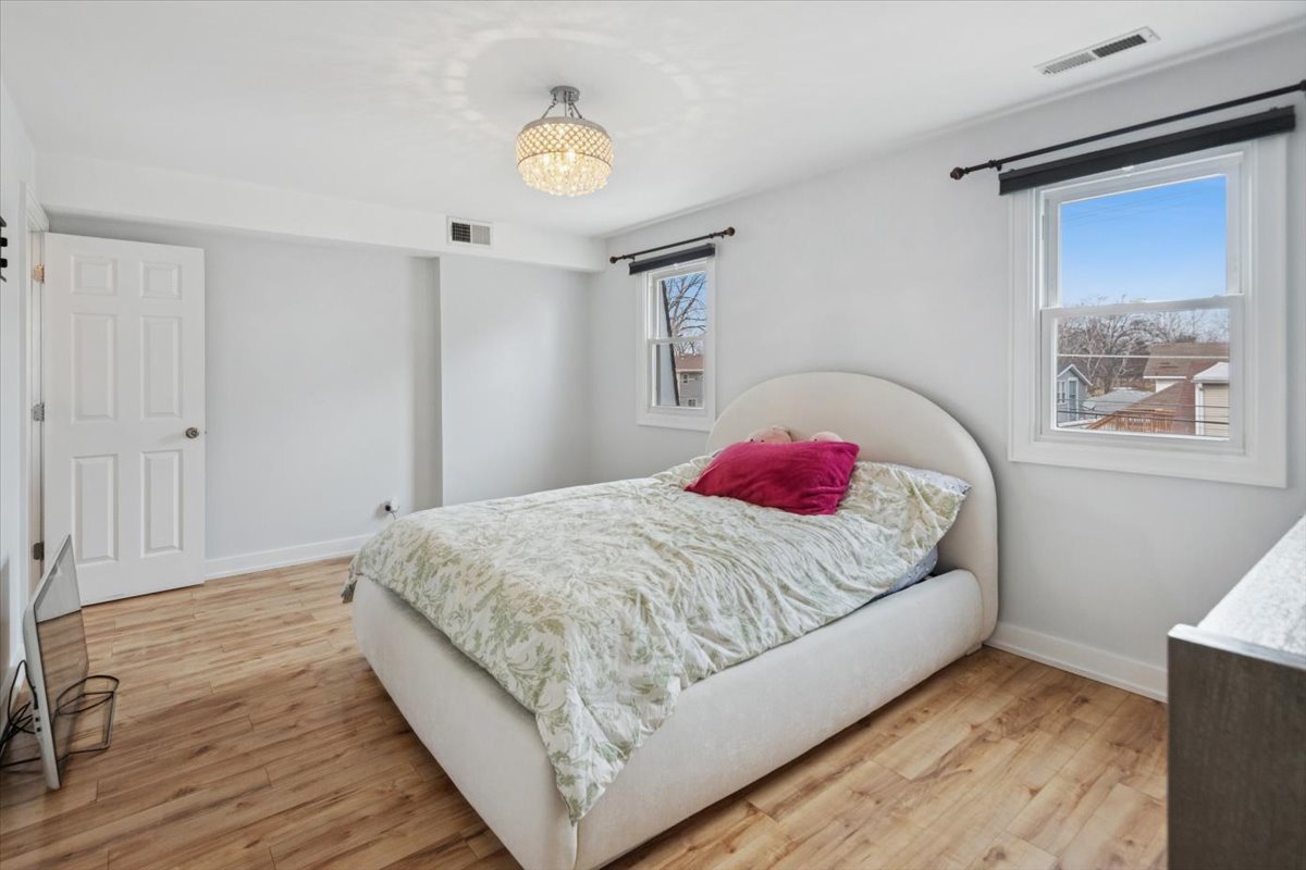 6534 W Montrose Avenue Unit: 3W