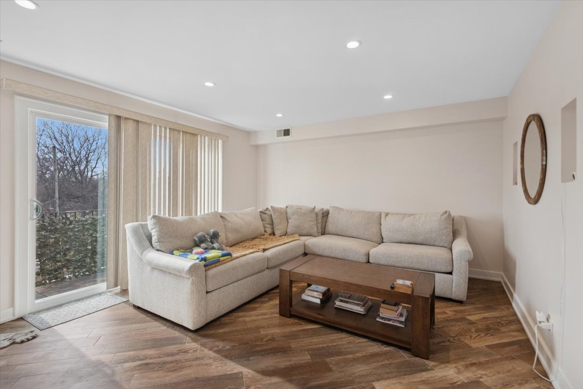 6534 W Montrose Avenue Unit: 3W