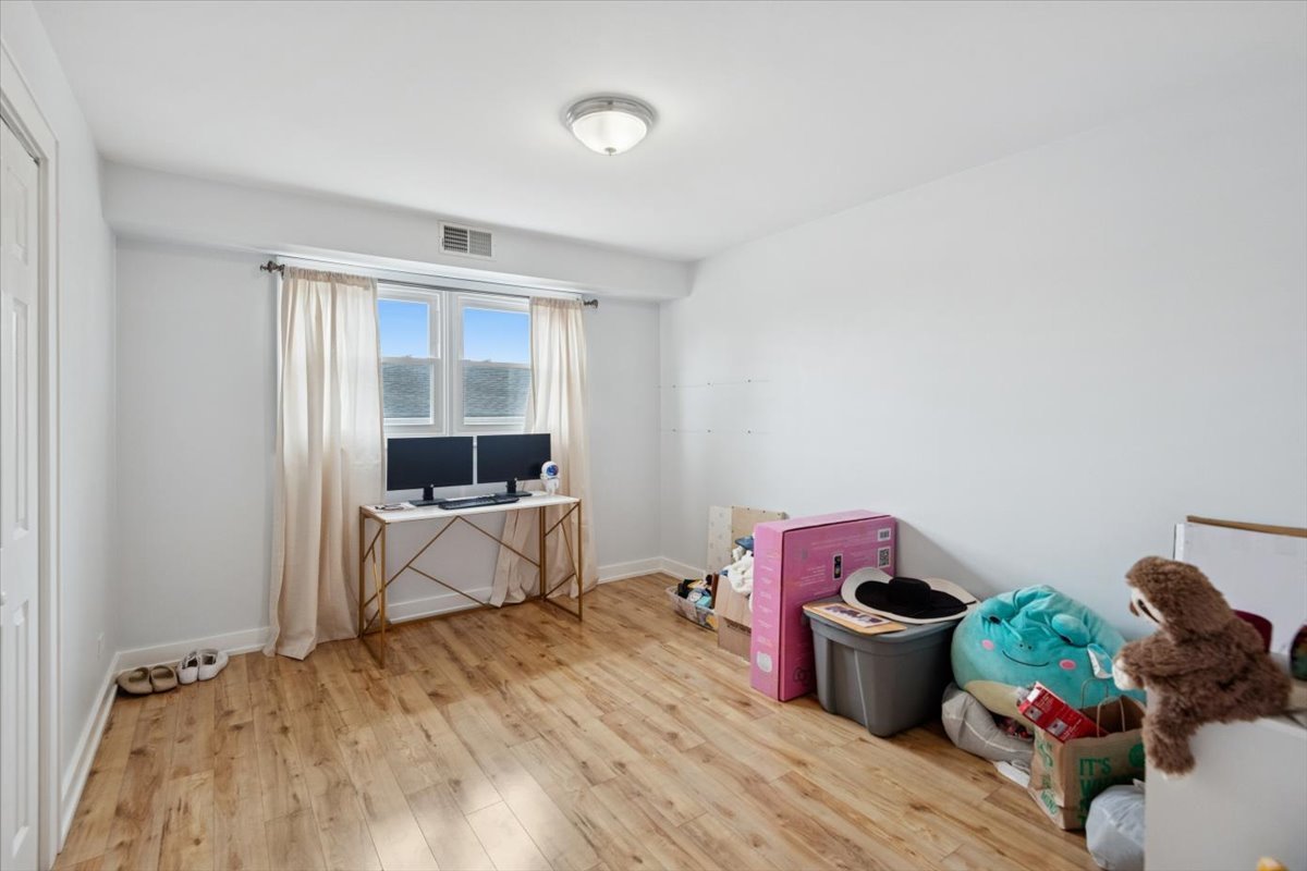 6534 W Montrose Avenue Unit: 3W