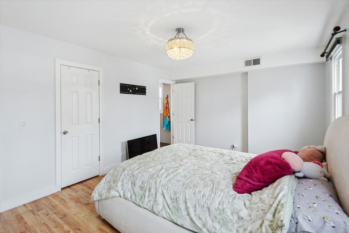 6534 W Montrose Avenue Unit: 3W