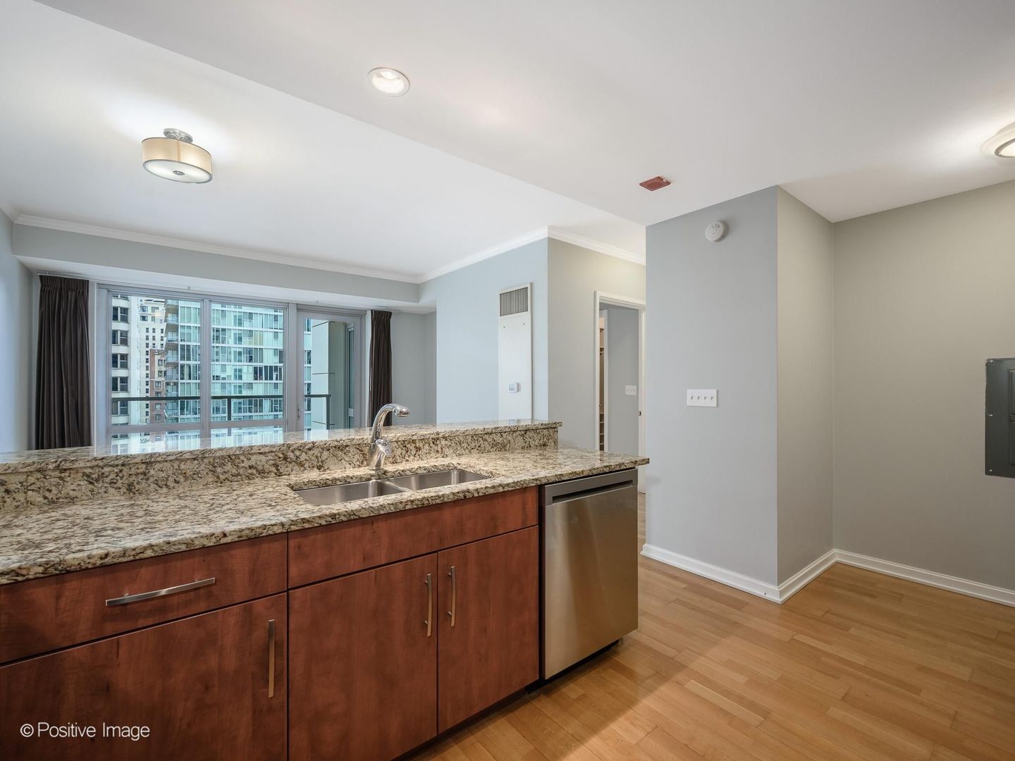 160 E ILLINOIS Street Unit: 1604