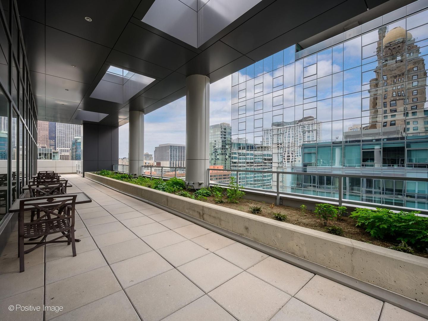 160 E ILLINOIS Street Unit: 1604