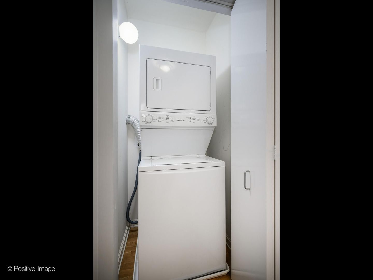 160 E ILLINOIS Street Unit: 1604