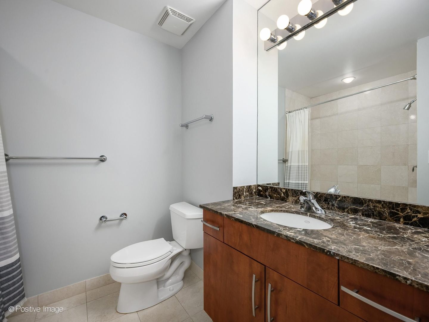 160 E ILLINOIS Street Unit: 1604