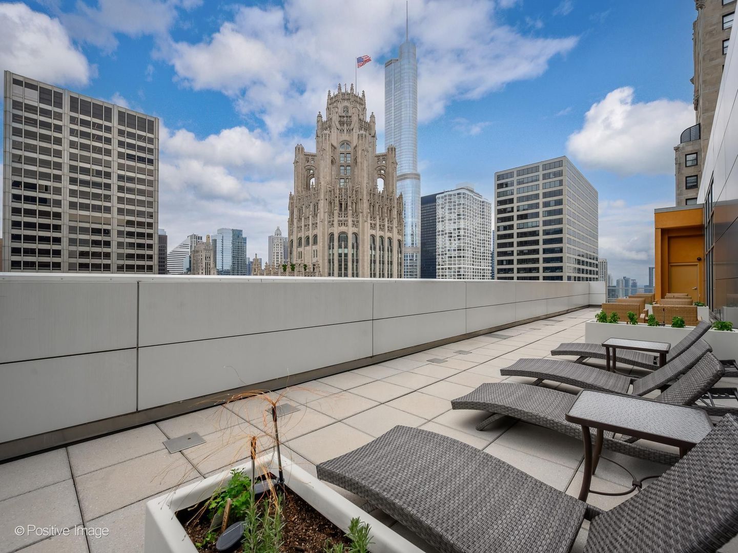 160 E ILLINOIS Street Unit: 1604