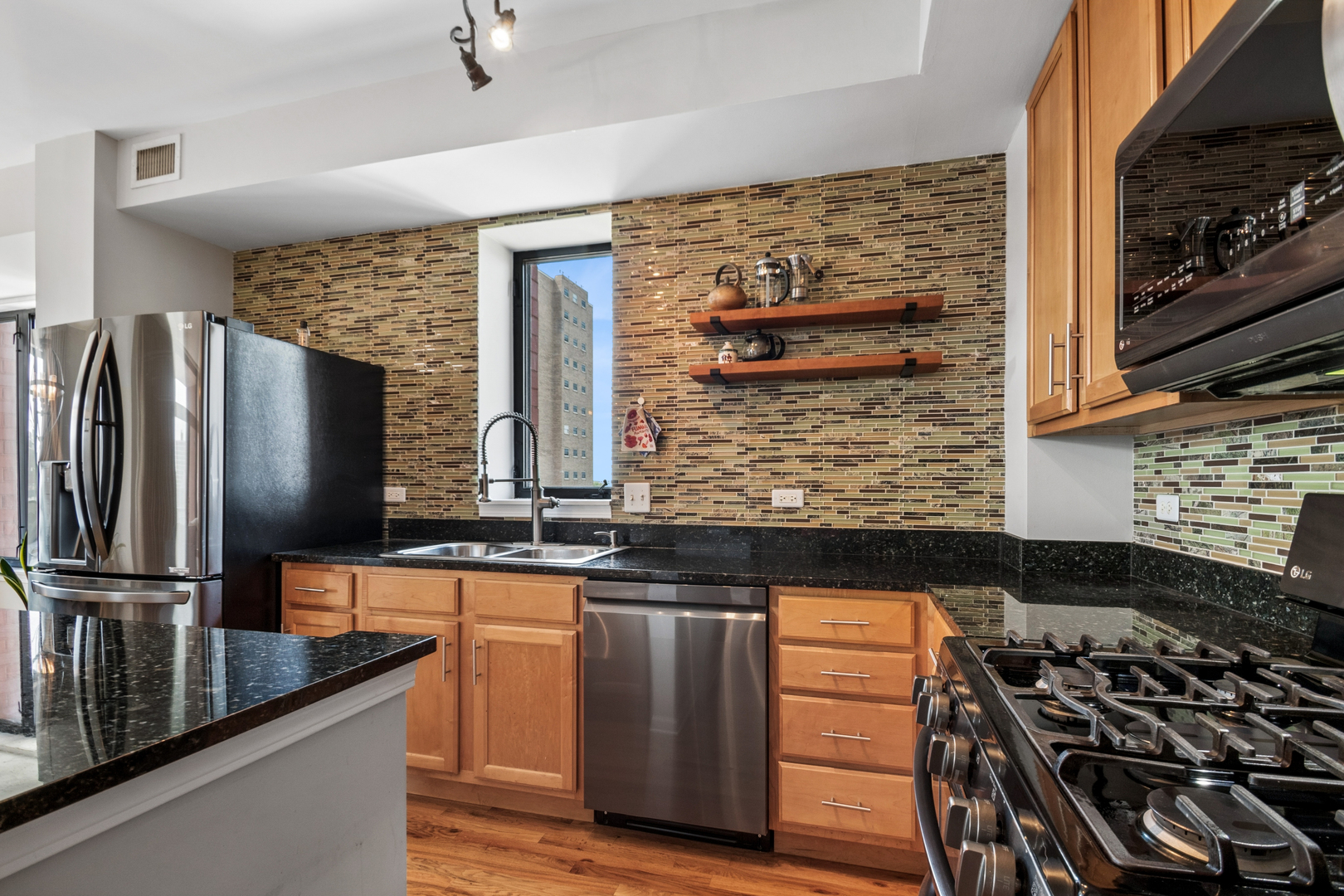 3232 N Halsted Street Unit: D712