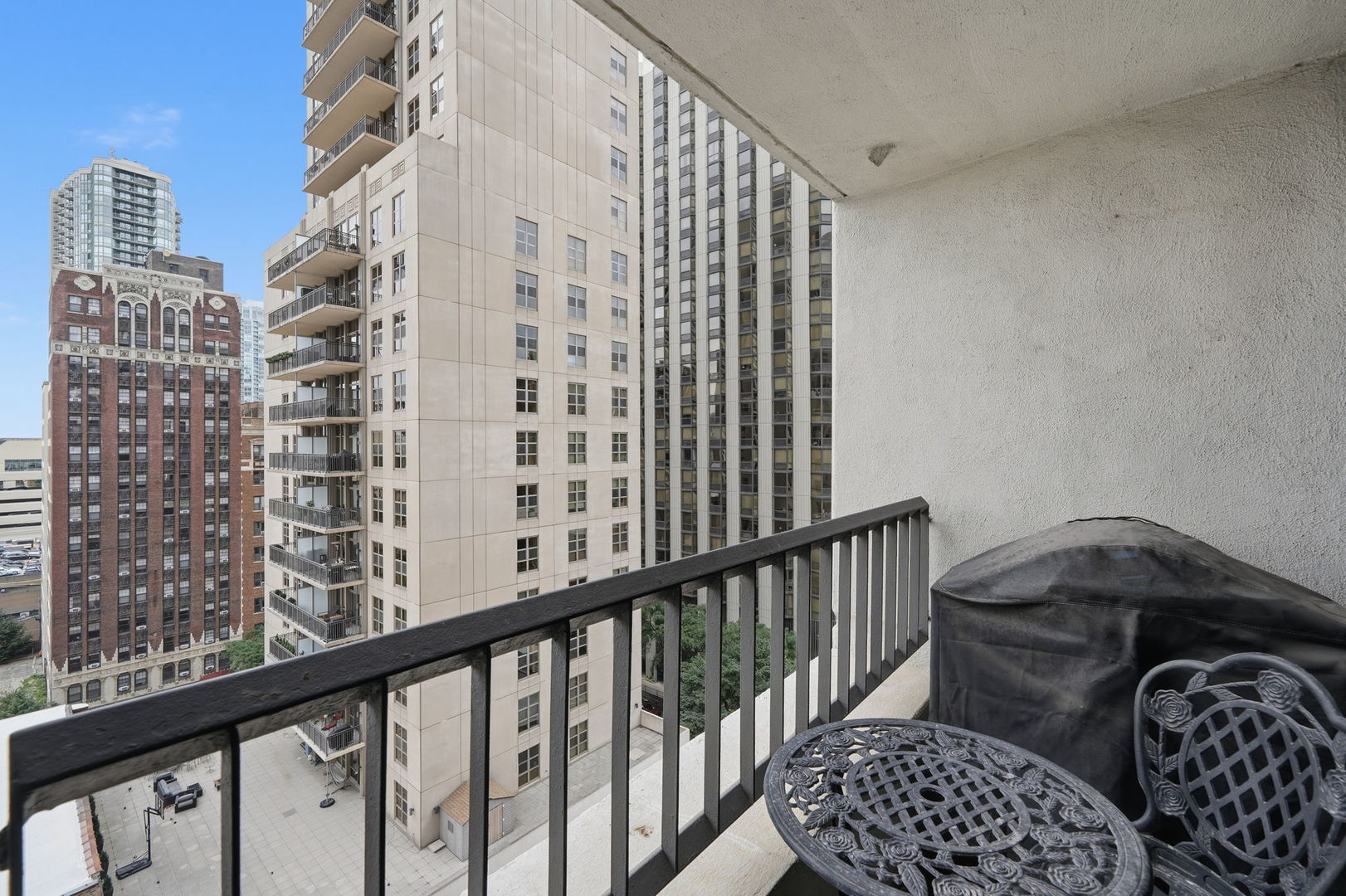 1030 N State Street Unit: 5L