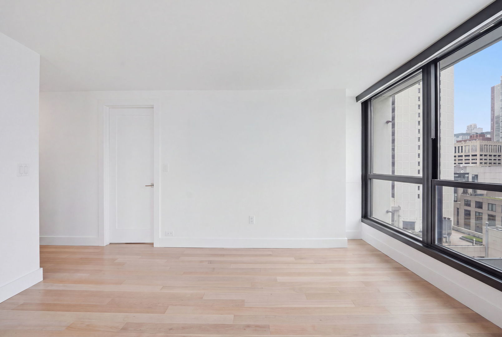 1030 N State Street Unit: 5L