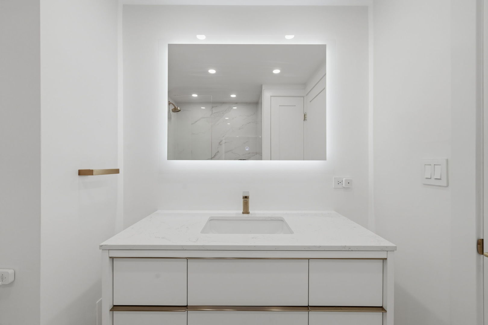 1030 N State Street Unit: 5L