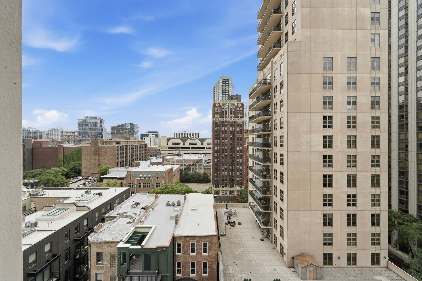 1030 N State Street Unit: 5L