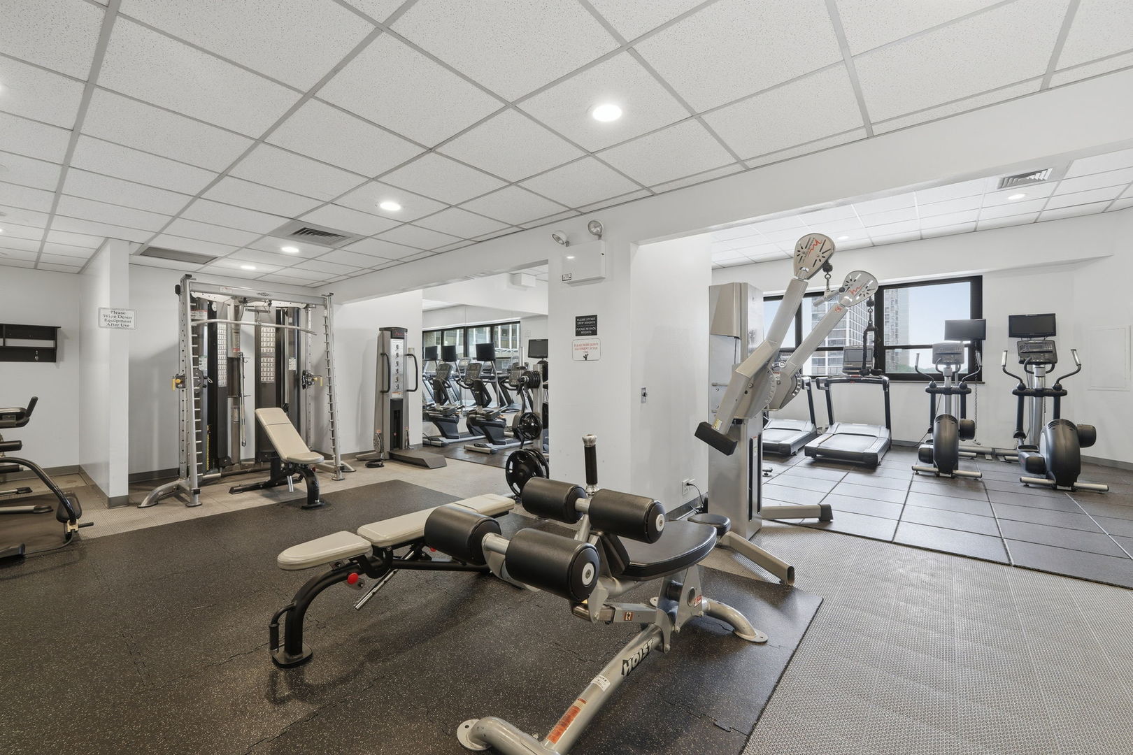 1030 N State Street Unit: 5L