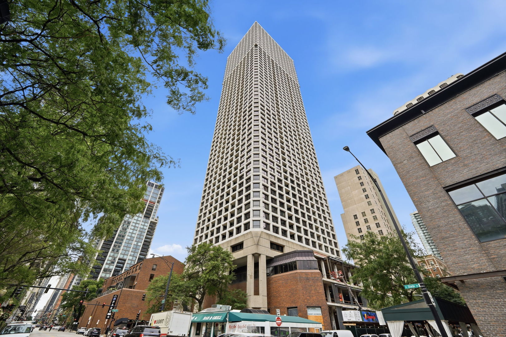 1030 N State Street Unit: 5L