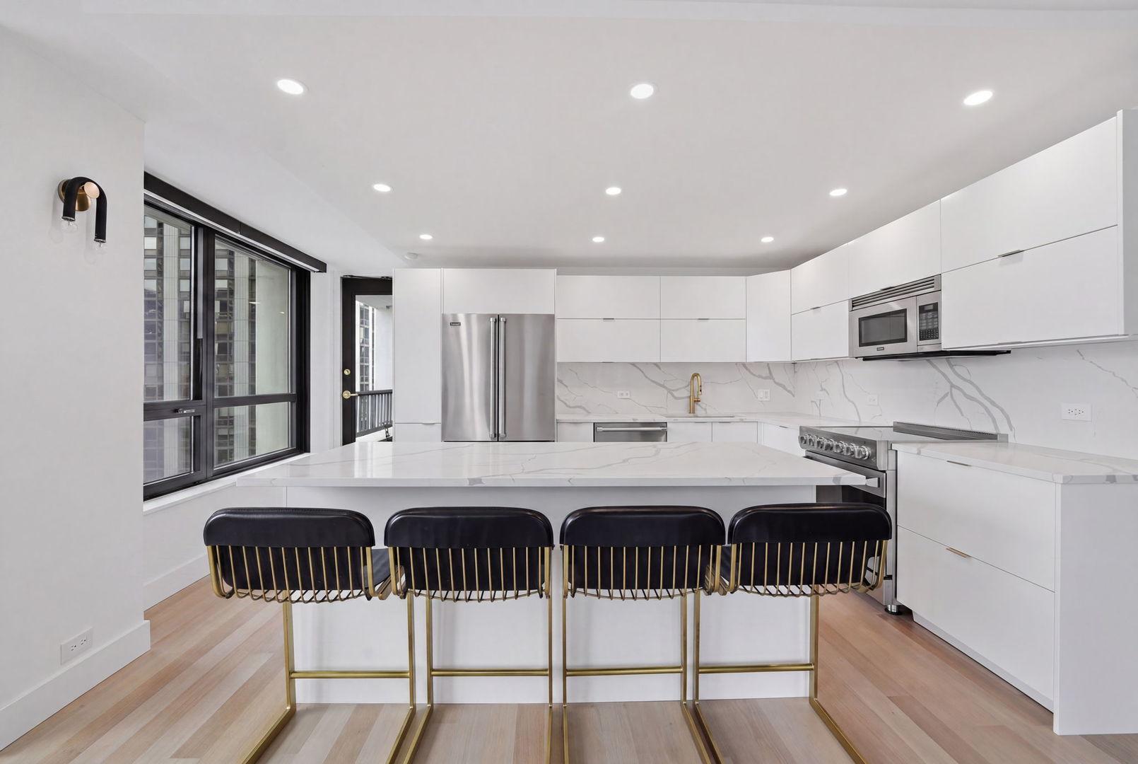 1030 N State Street Unit: 5L