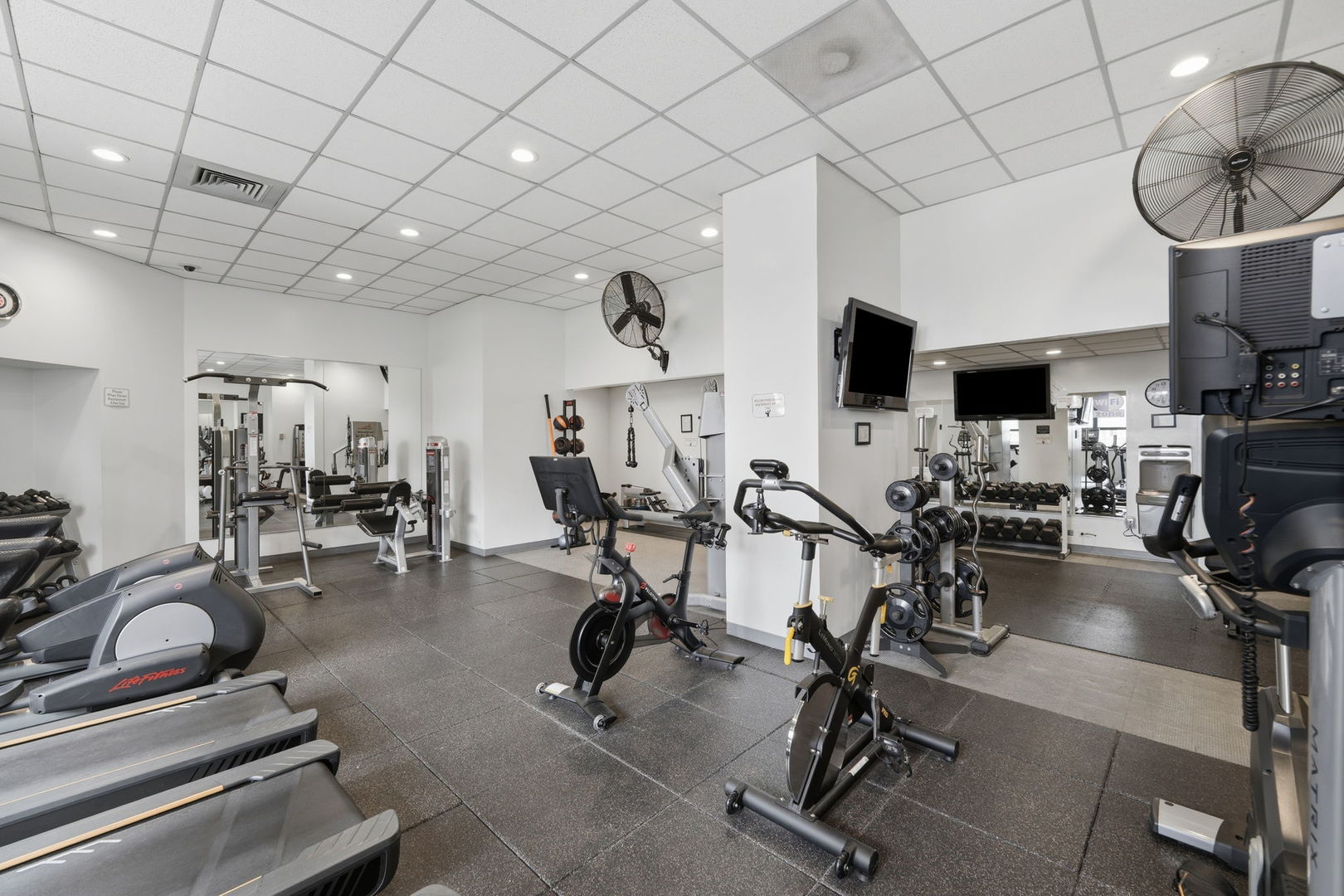 1030 N State Street Unit: 5L