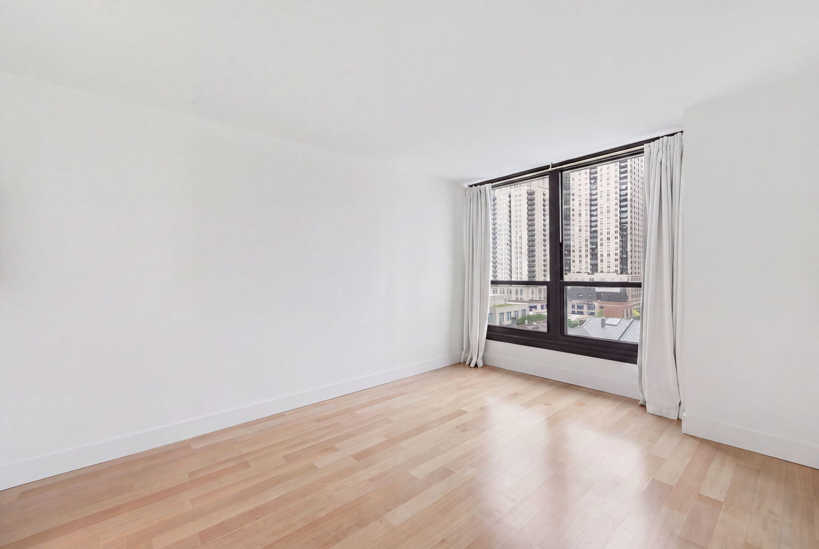 1030 N State Street Unit: 5L