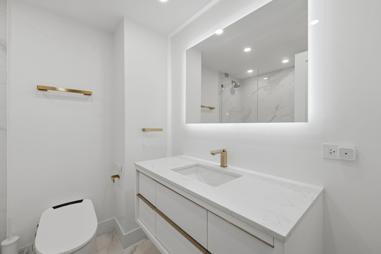 1030 N State Street Unit: 5L