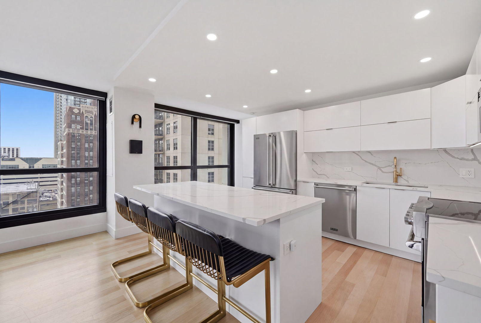 1030 N State Street Unit: 5L