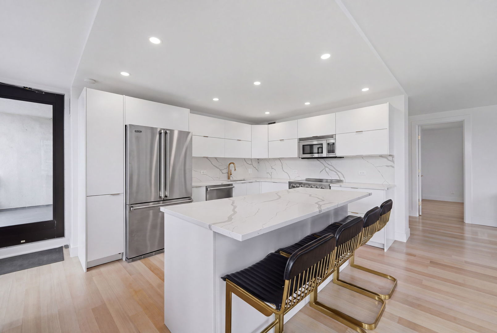1030 N State Street Unit: 5L