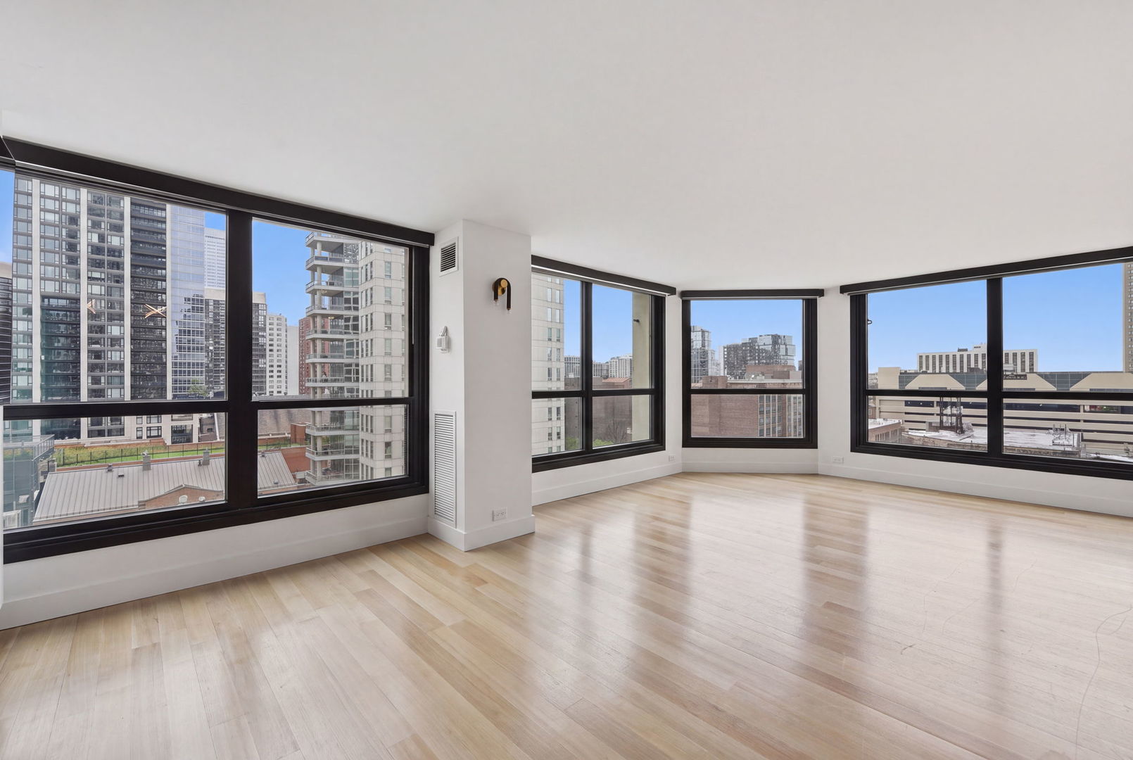 1030 N State Street Unit: 5L