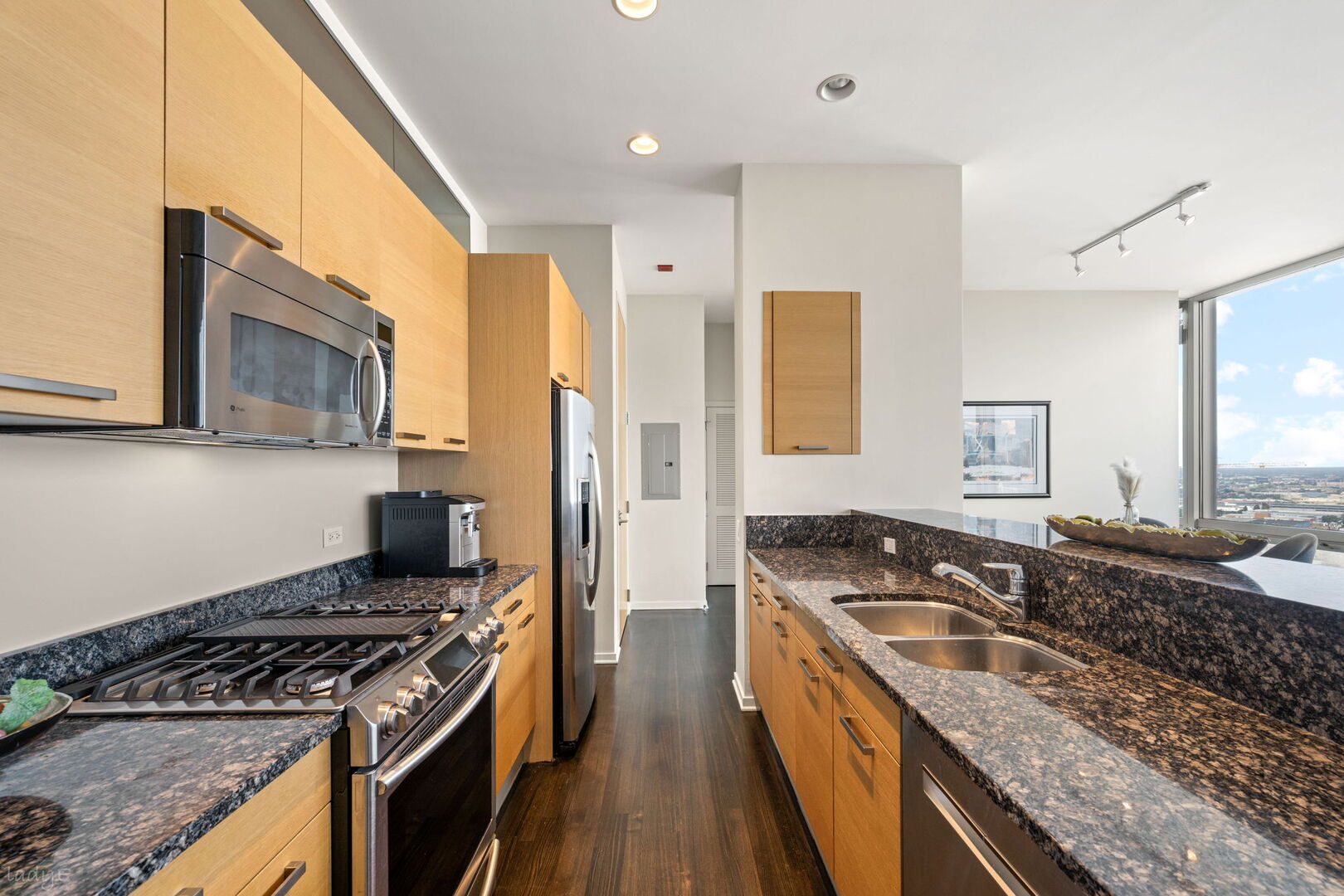 500 W Superior Street Unit: 1902