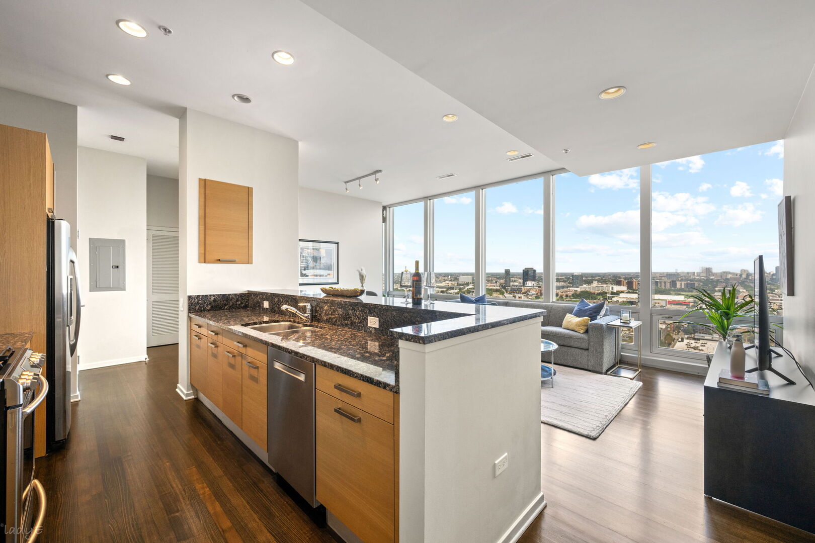 500 W Superior Street Unit: 1902