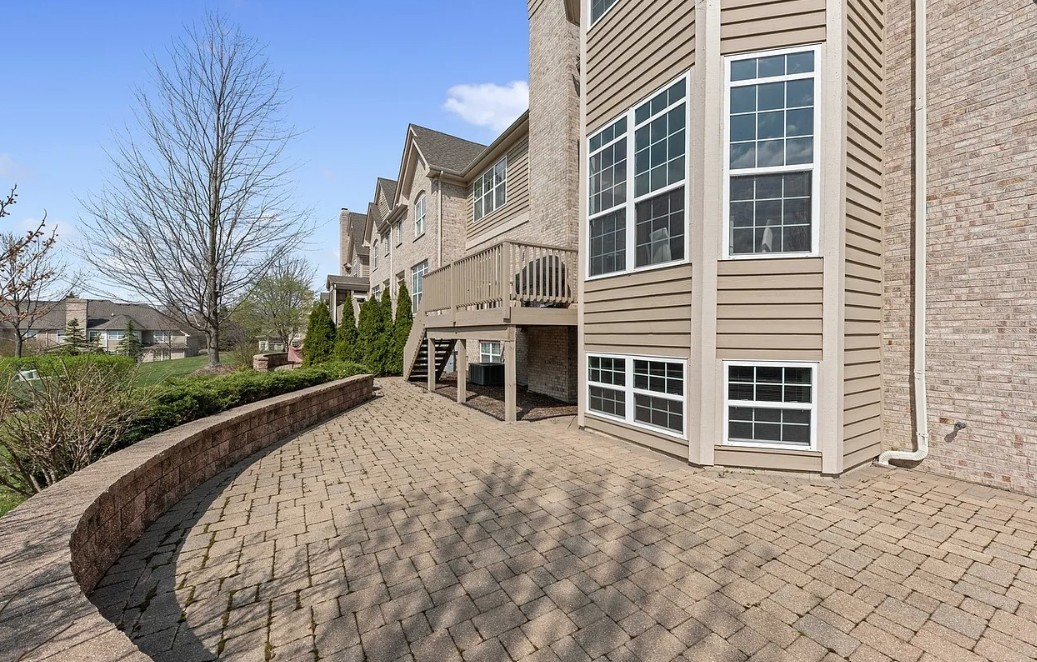 541 Bridgestone Court Unit: 541