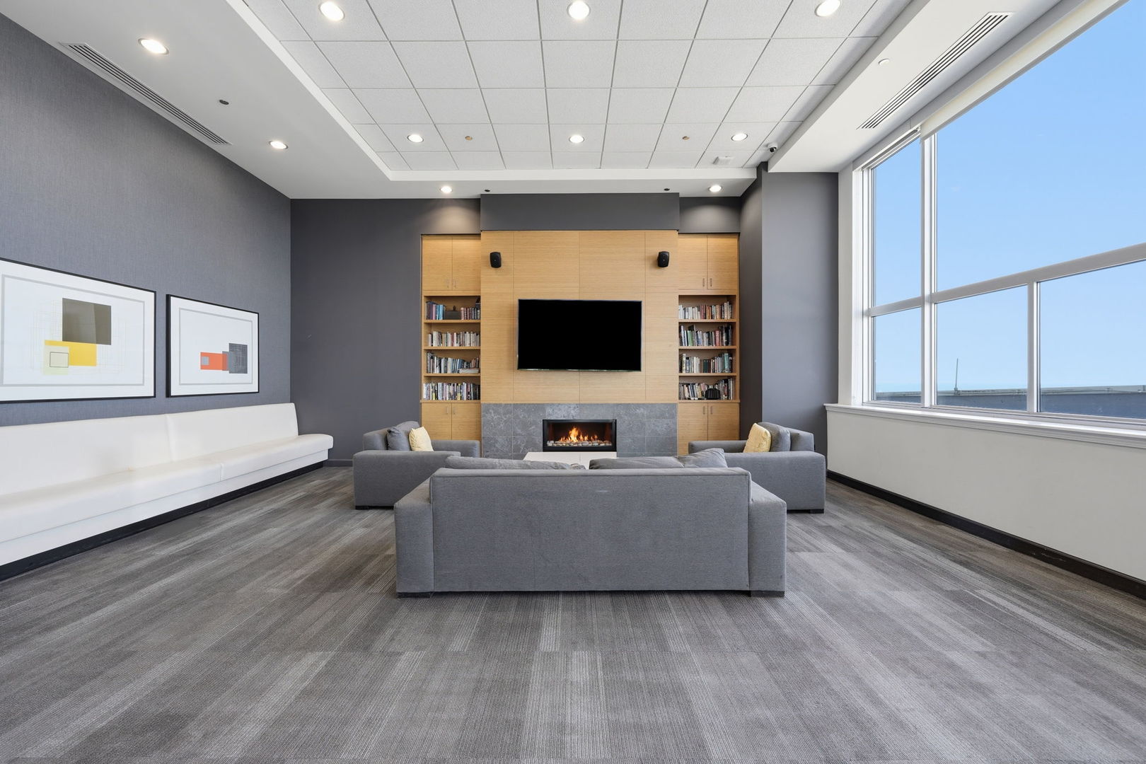 1901 S Calumet Avenue Unit: 2411