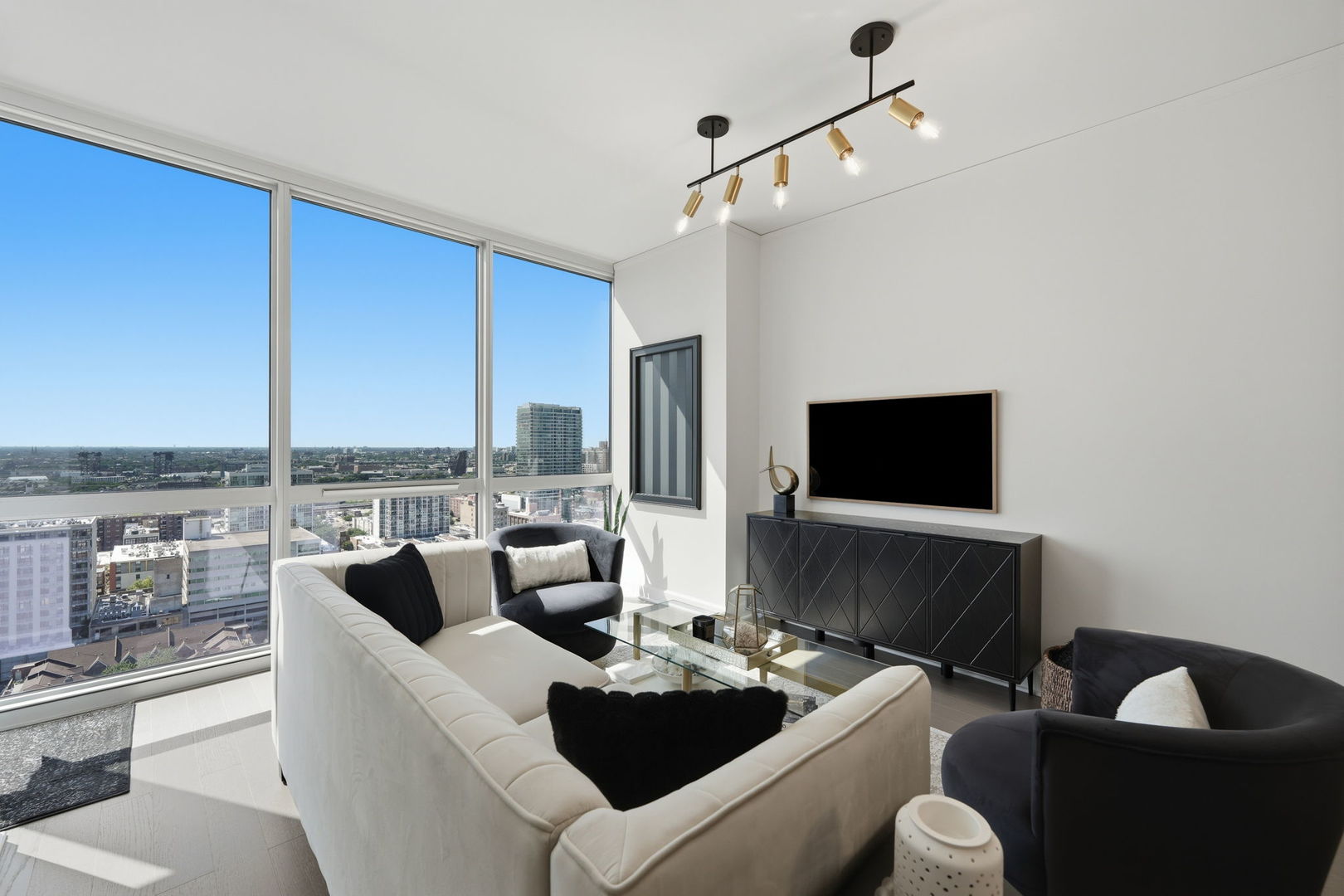 1901 S Calumet Avenue Unit: 2411