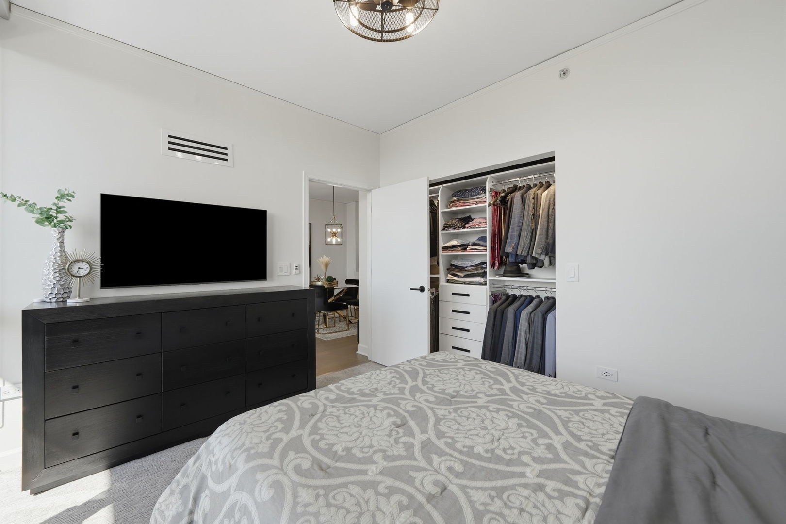 1901 S Calumet Avenue Unit: 2411