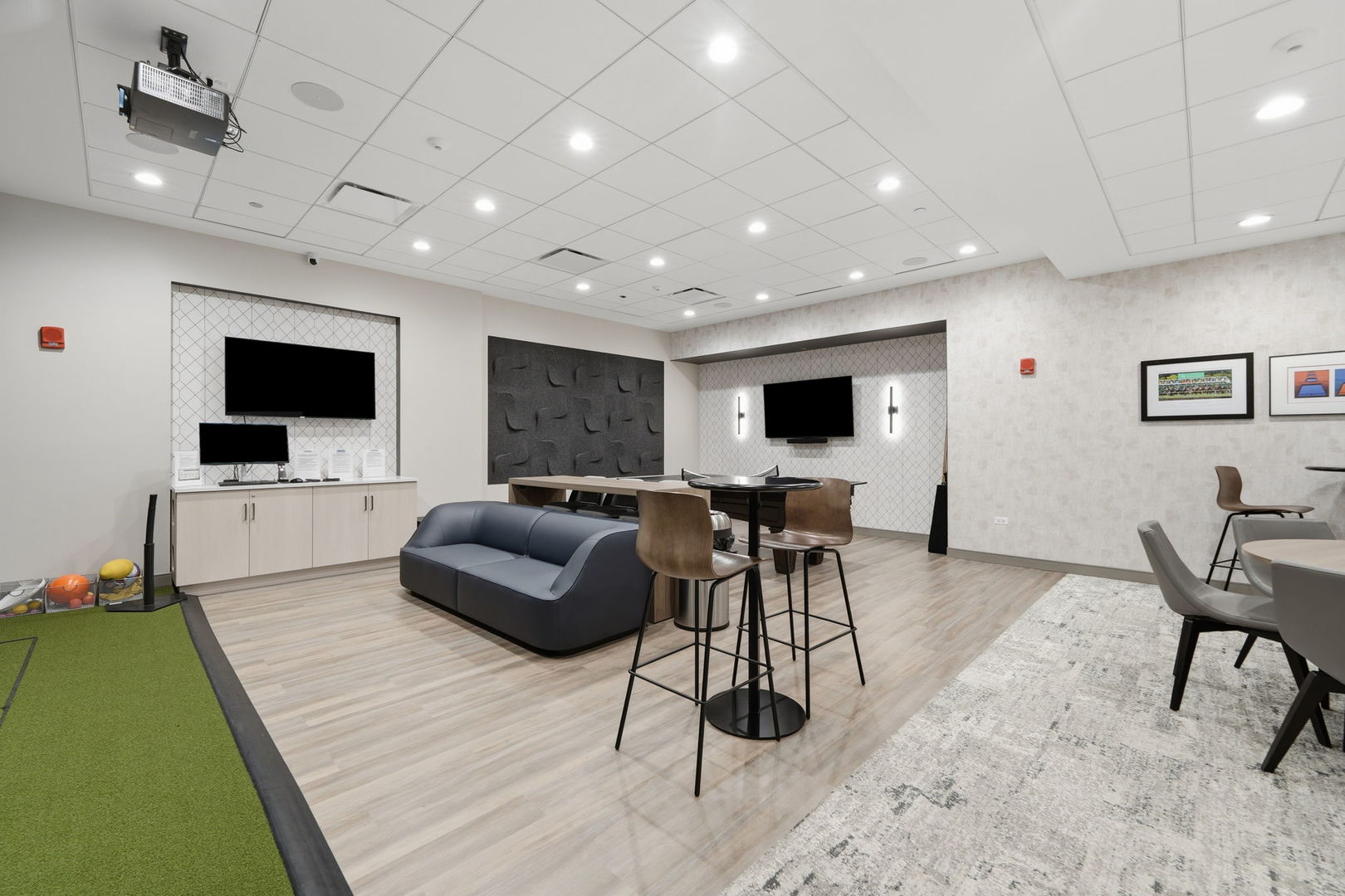 222 N Columbus Drive Unit: 2807