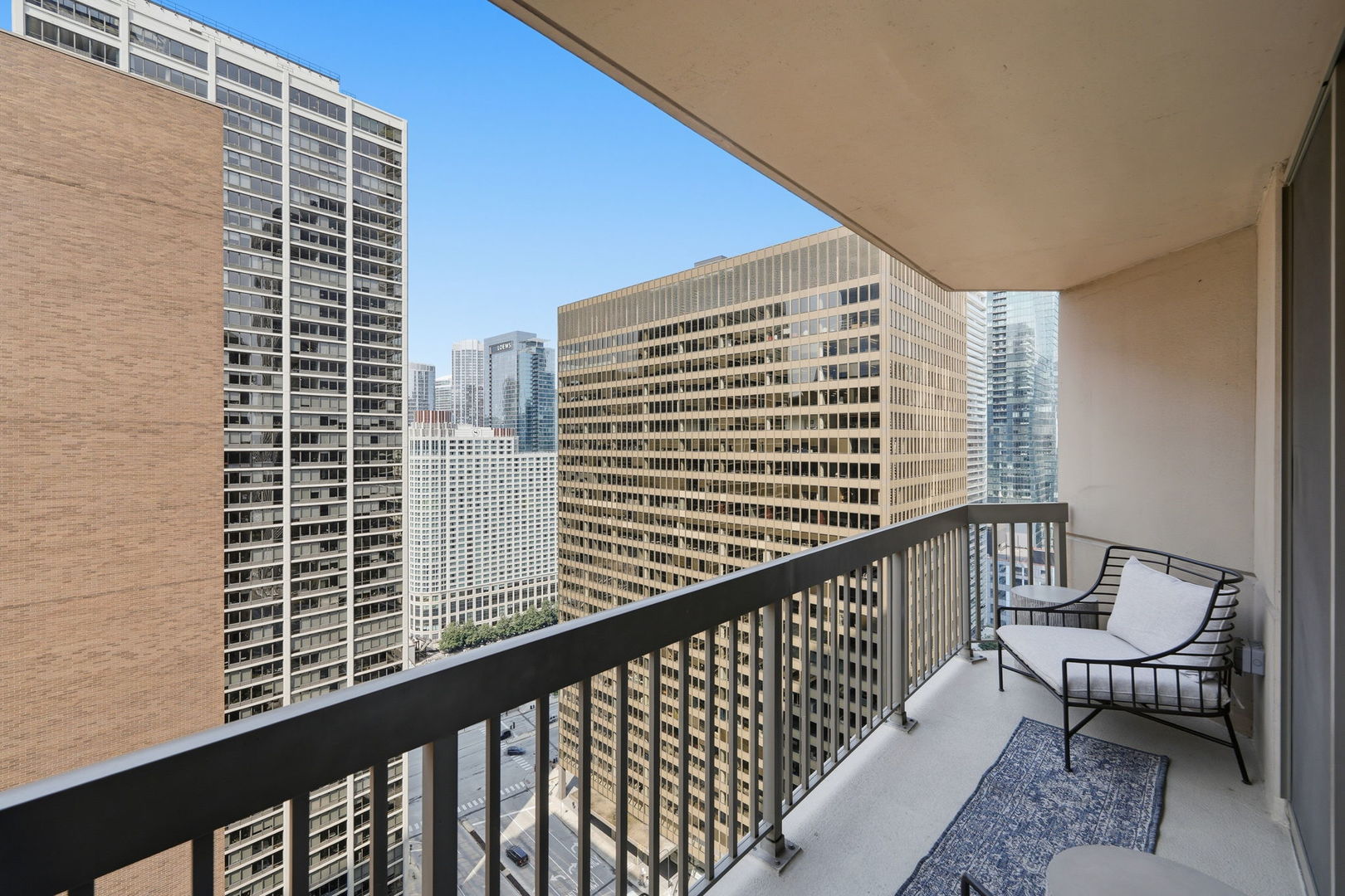 222 N Columbus Drive Unit: 2807