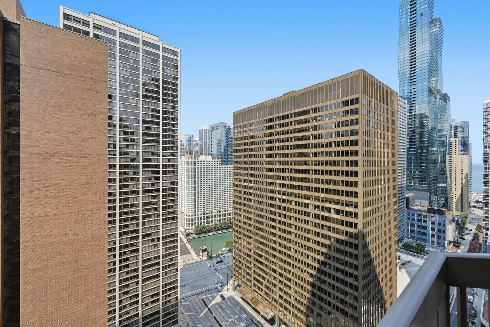 222 N Columbus Drive Unit: 2807