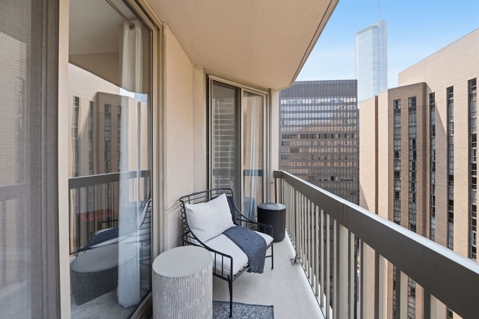 222 N Columbus Drive Unit: 2807