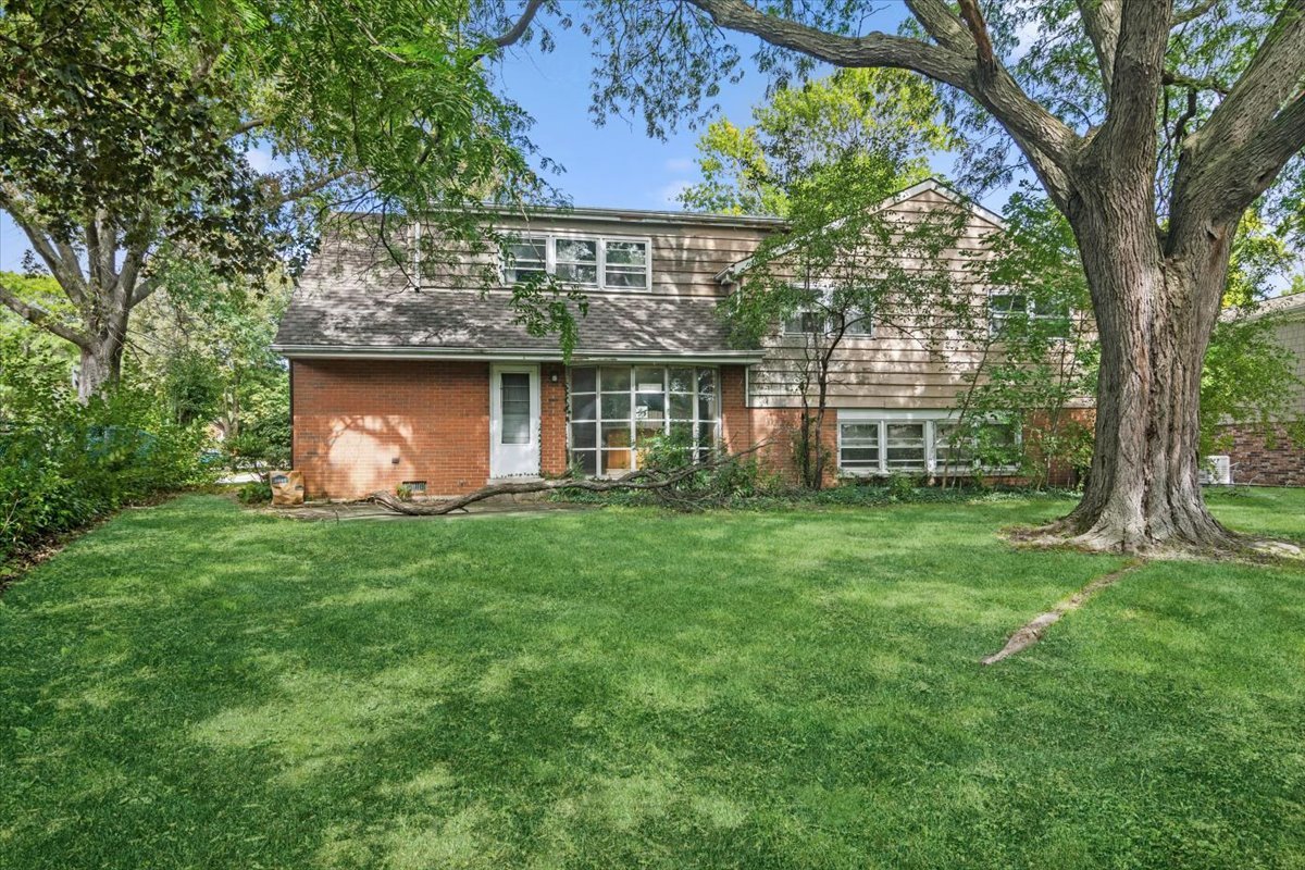 211 W Pickwick Road