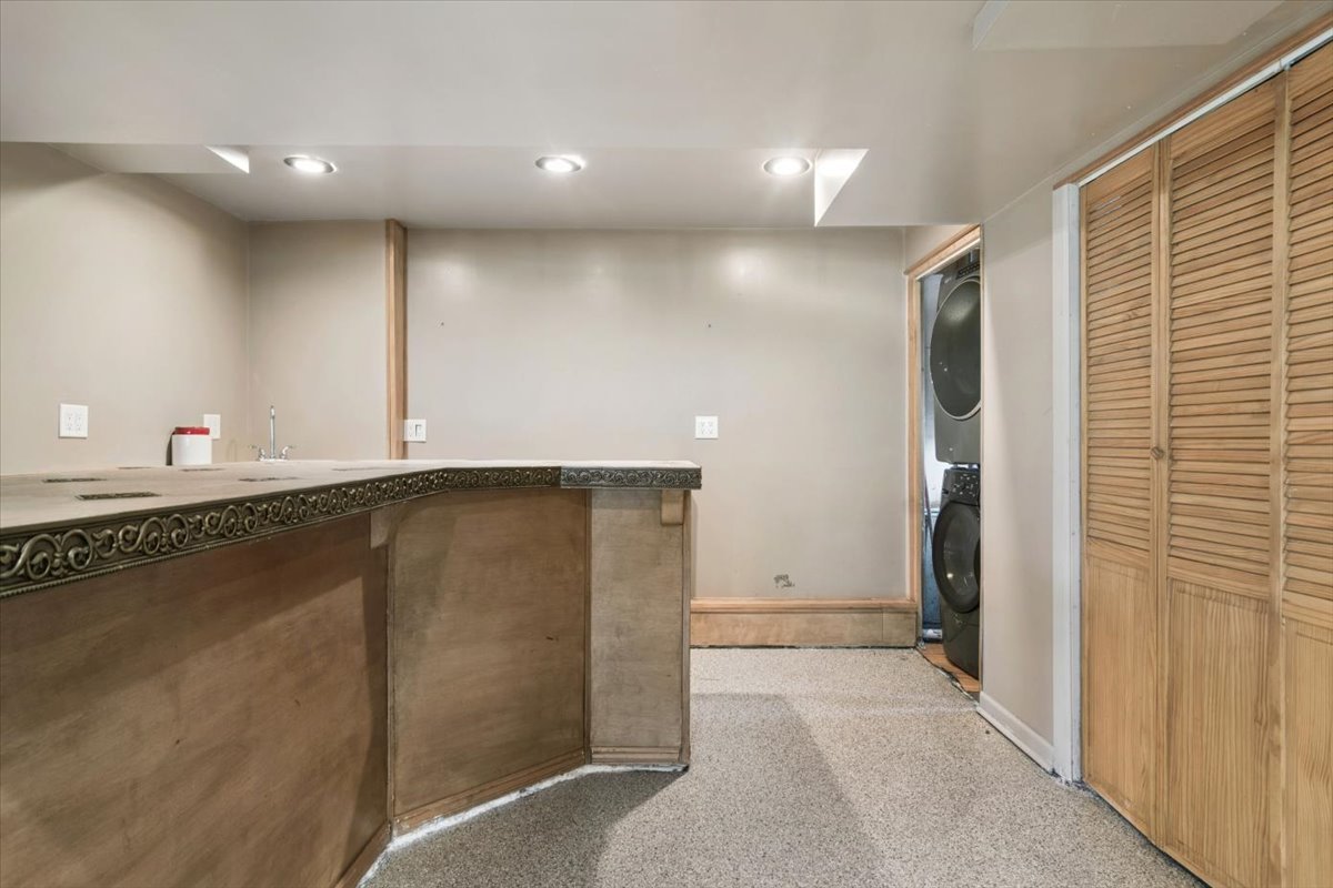211 W Pickwick Road