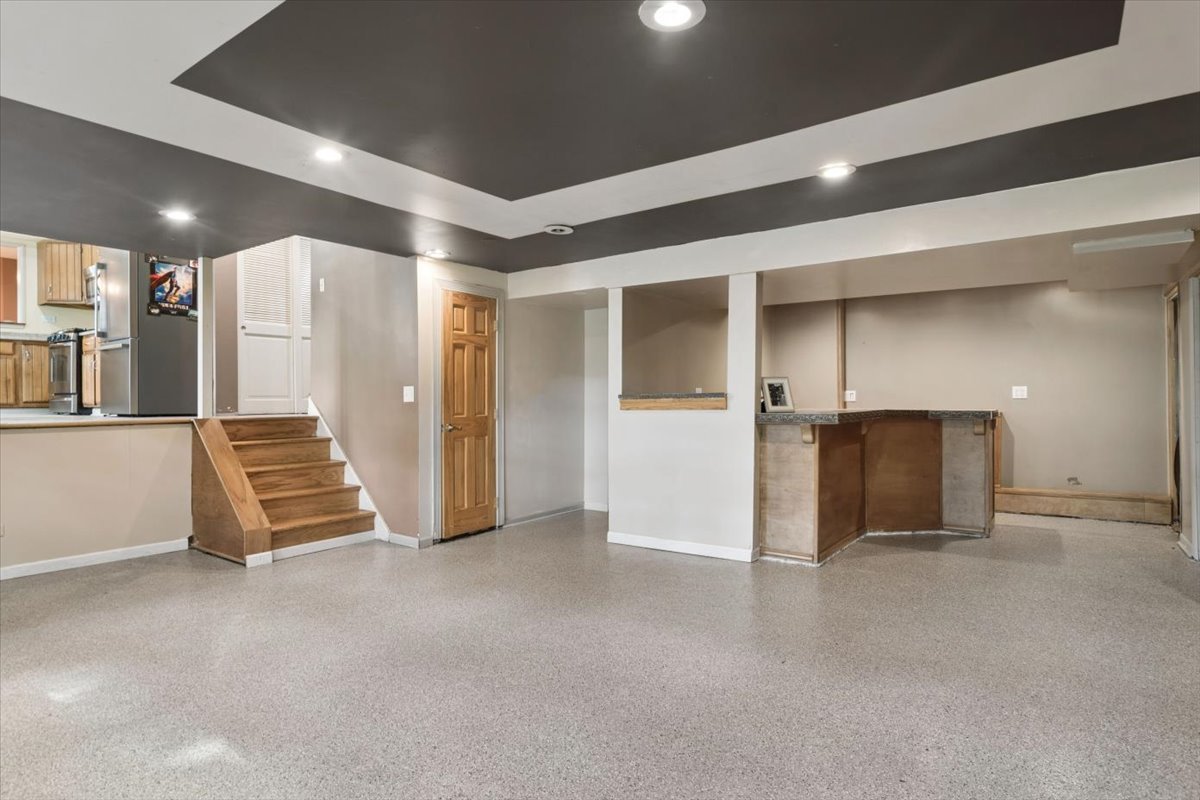 211 W Pickwick Road