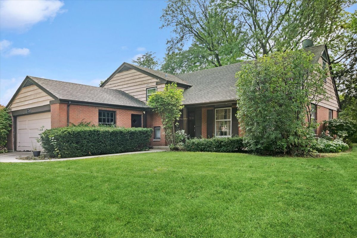 211 W Pickwick Road