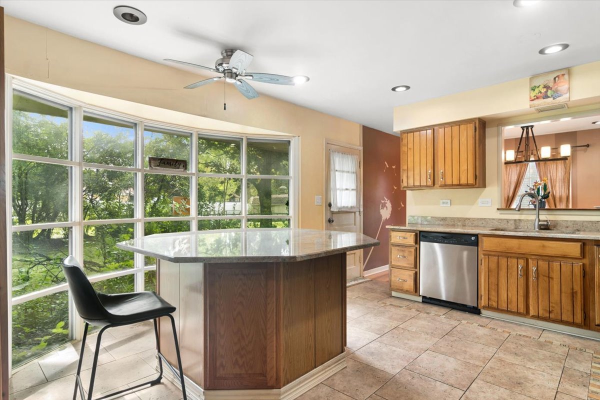 211 W Pickwick Road