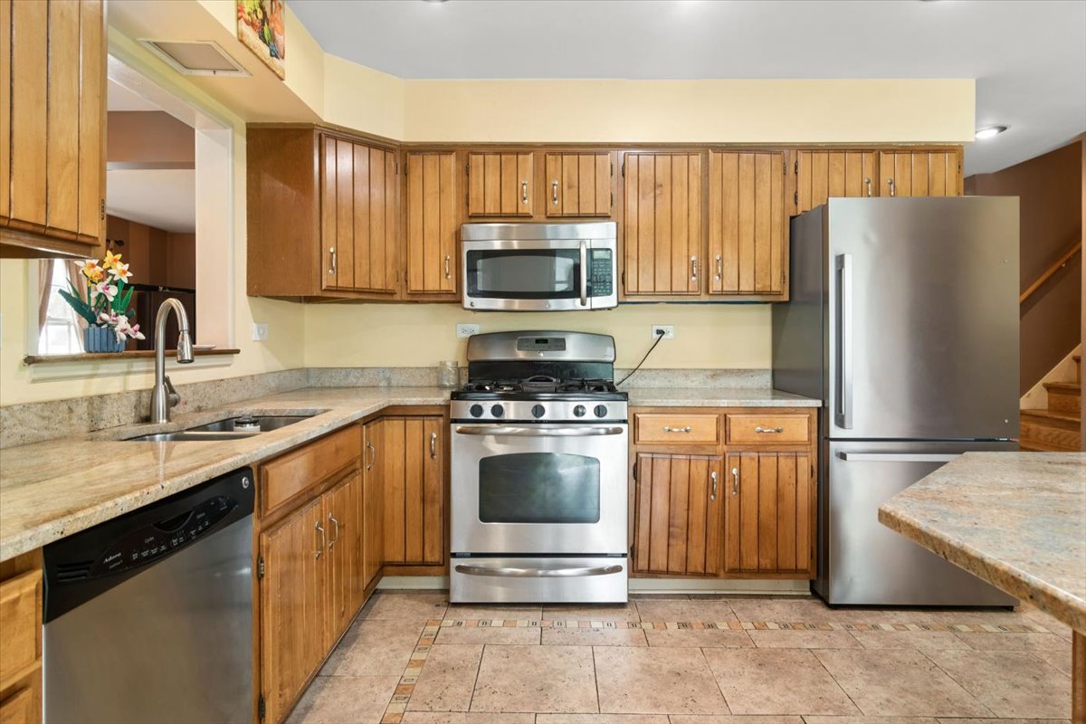 211 W Pickwick Road