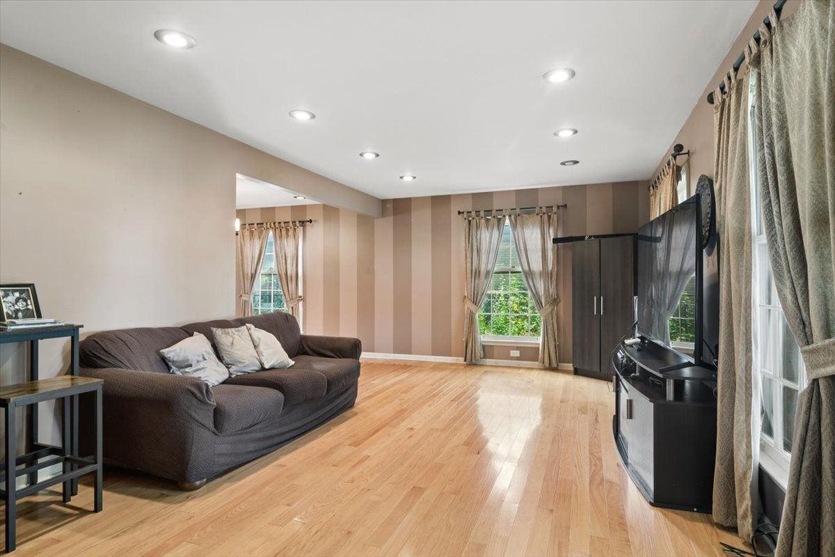 211 W Pickwick Road