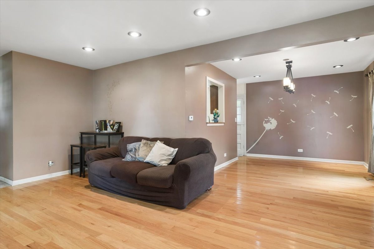 211 W Pickwick Road