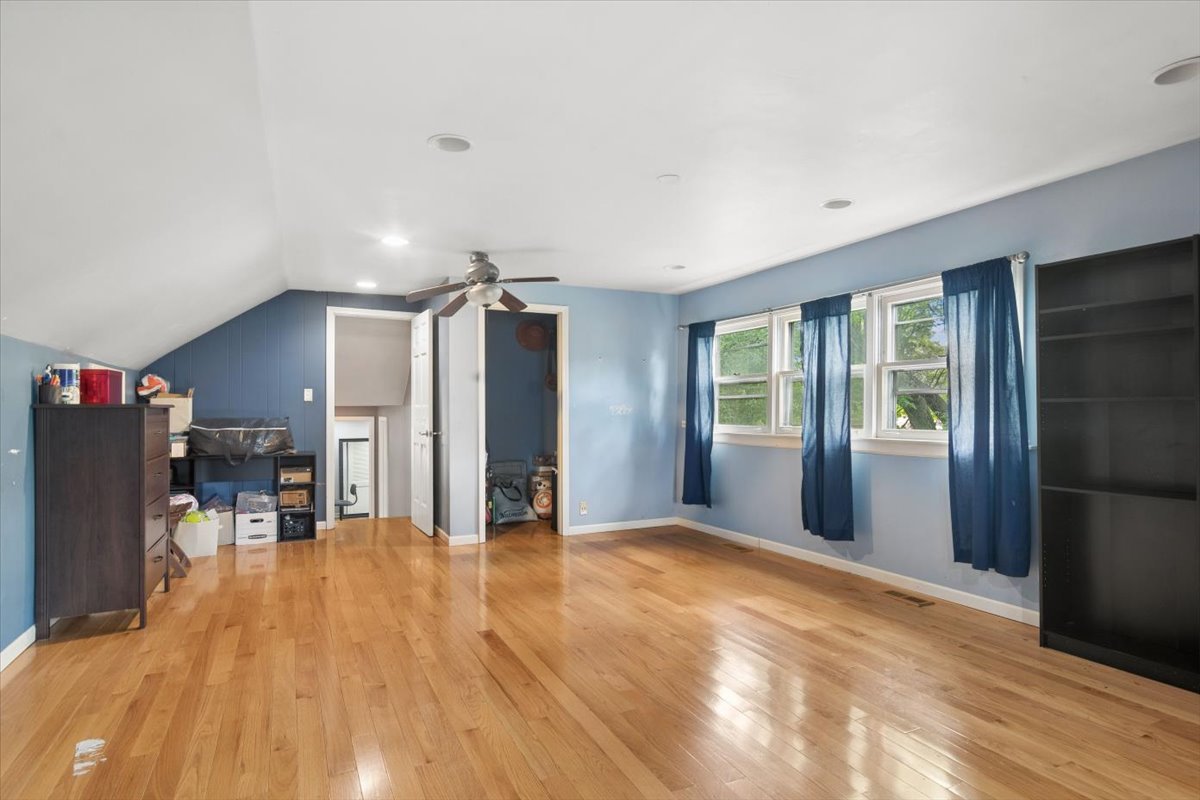 211 W Pickwick Road