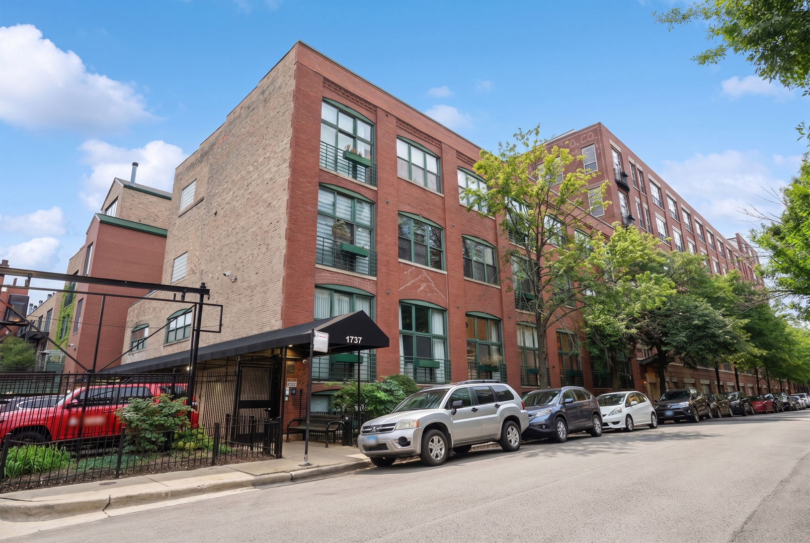 1737 N PAULINA Street Unit: 103